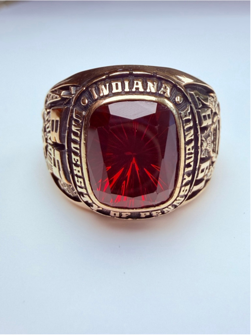 10K Solid Gold Jostens Ruby 1987 Indiana University of Pennsylvania Class Ring